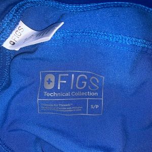 FIGS Catarina one pocket top- small Pants Kade cargo -S/p